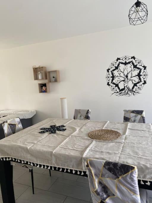 Appartement Ping-Pong Proche Gare Gagny Exteriör bild